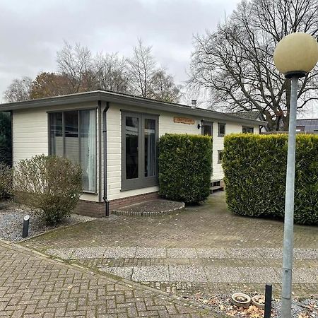 Gezellig Chalet Op De Prachtige Veluwe Путен Екстериор снимка