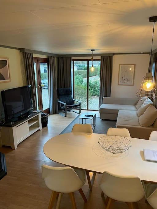 Gezellig Chalet Op De Prachtige Veluwe Путен Екстериор снимка