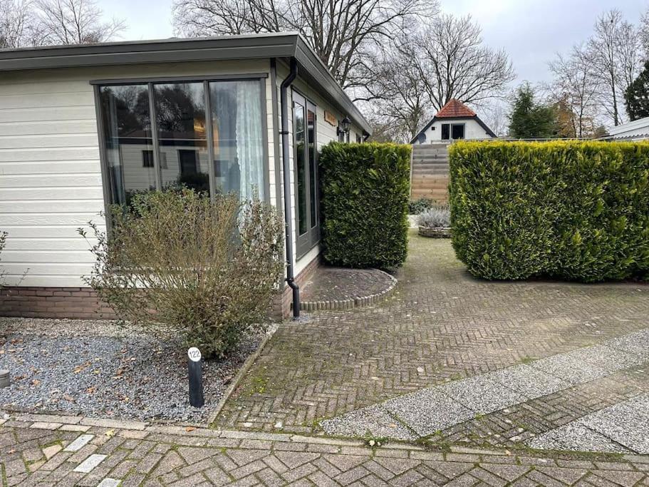 Gezellig Chalet Op De Prachtige Veluwe Путен Екстериор снимка